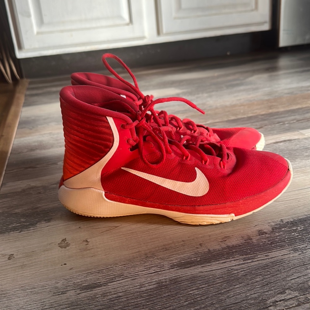 Kids basketball shoes